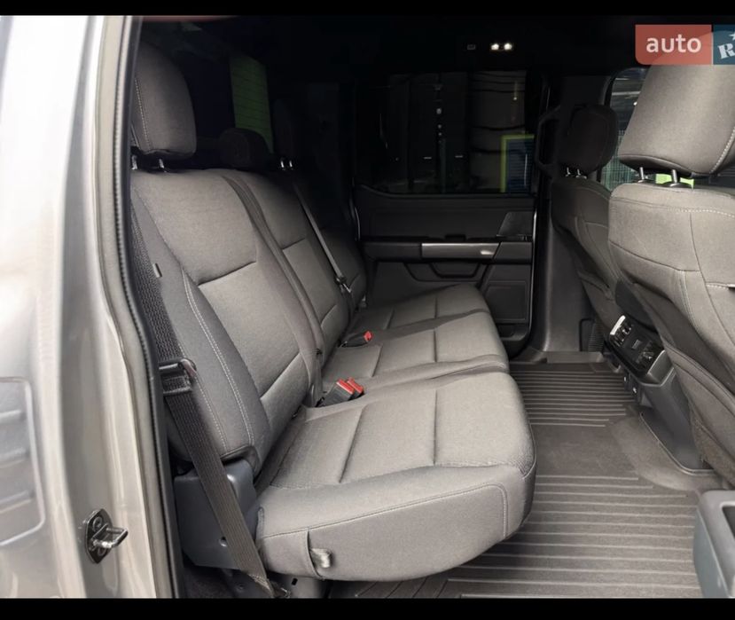 Продаж автомобіля легковий пікап