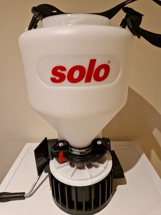 Siewnik ogrodowy Solo 9kg