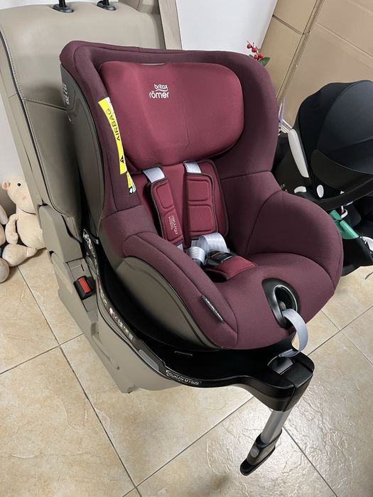 Автокрісло Britax Römer DUALFIX M i-SIZE Група 0+/1 (0-18 кг)