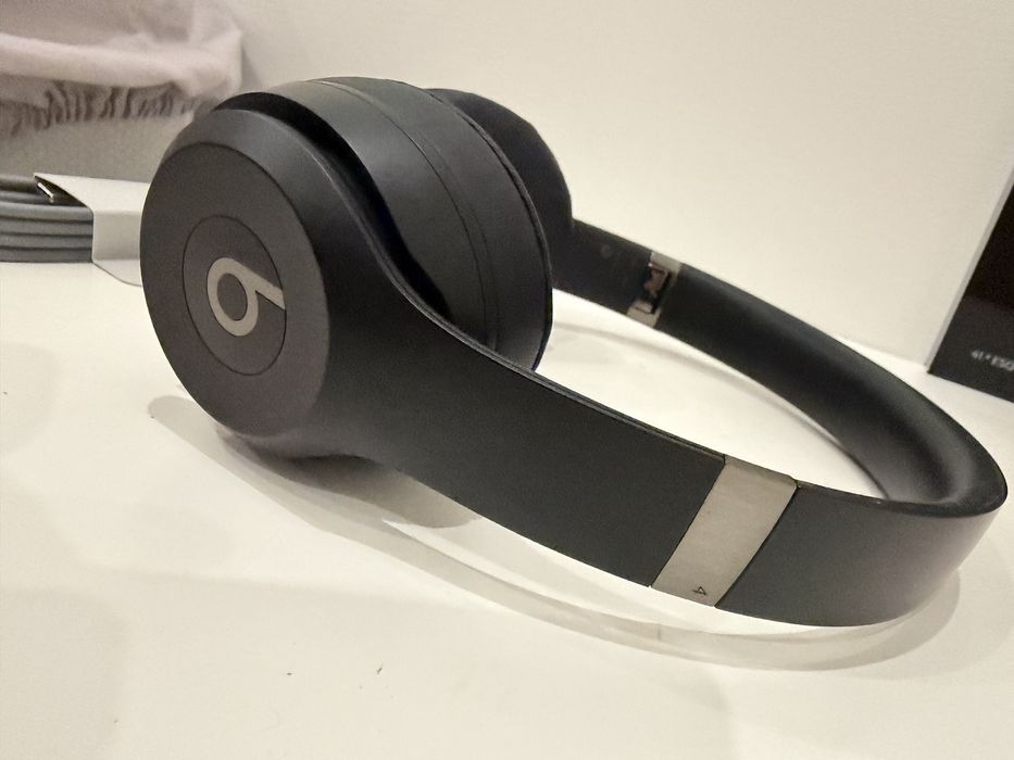 Phones beats solo 4