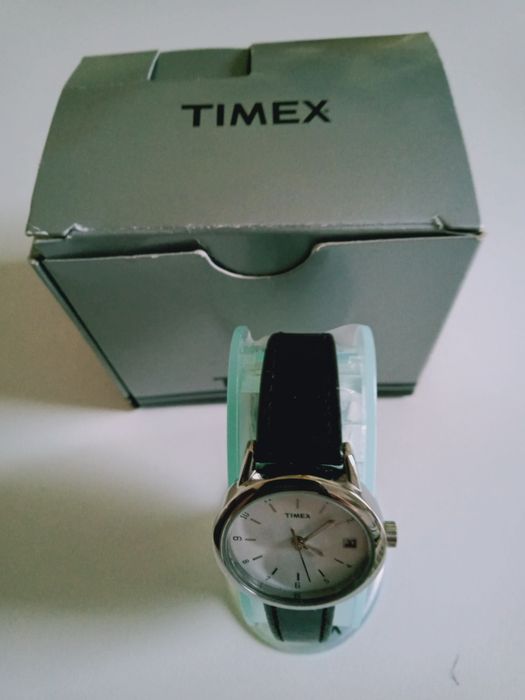 4 nowe zegarki 2 męskie, 1 damski, 1 gratis młodzieżowy.