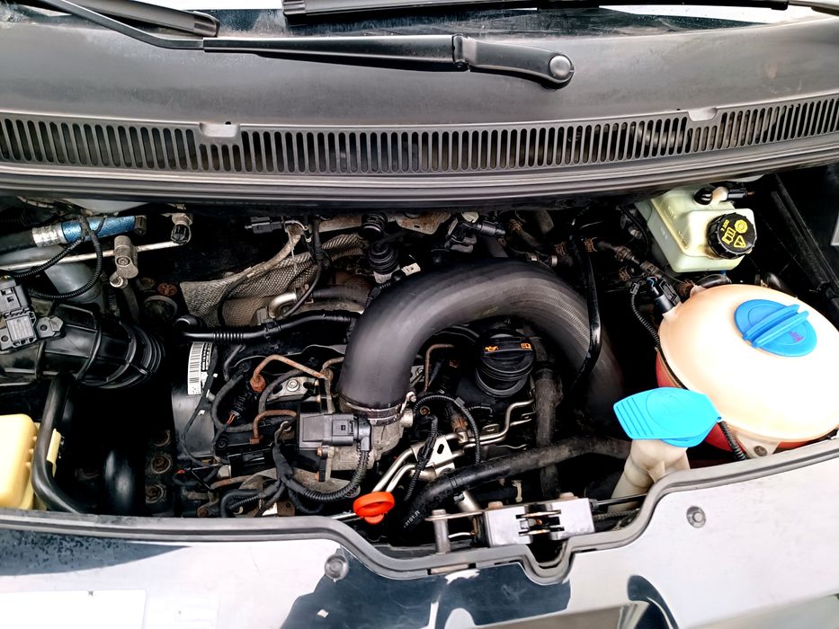 Volkswagen Caravelle 2.0 TDi (140) 6 ст  Voyage Maxi .