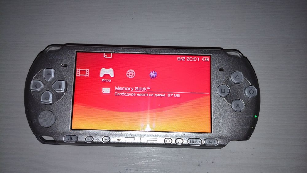 Sony PSP 3004 Silver 16gb + 13 встановлених ігор + Картрідер