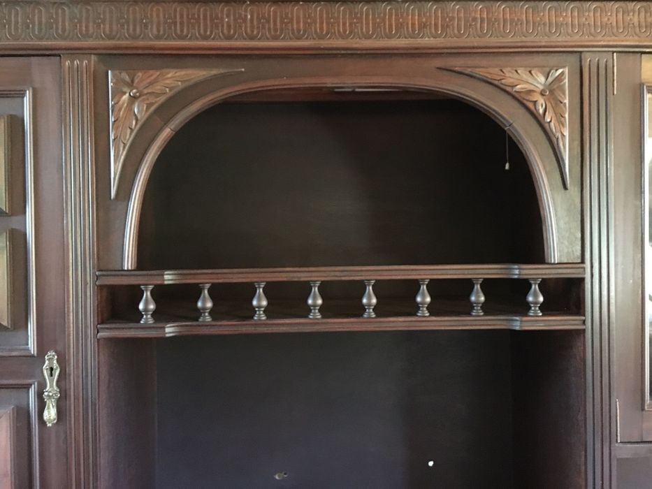 Armário de sala em Mogno