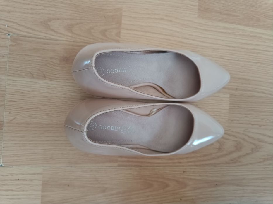 Sprzedam sukienki i buty garnitur