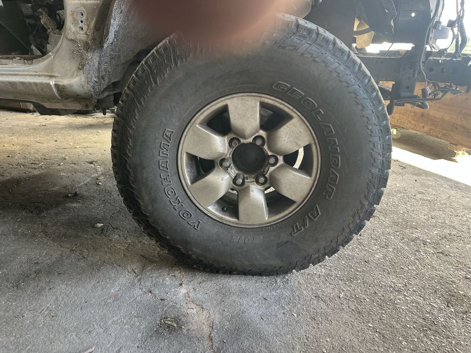 Pneus 33 + jantes tiyota hillux