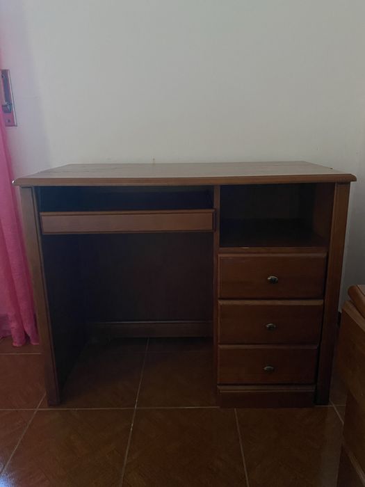 Conjunto Secretária com Estante em Madeira
