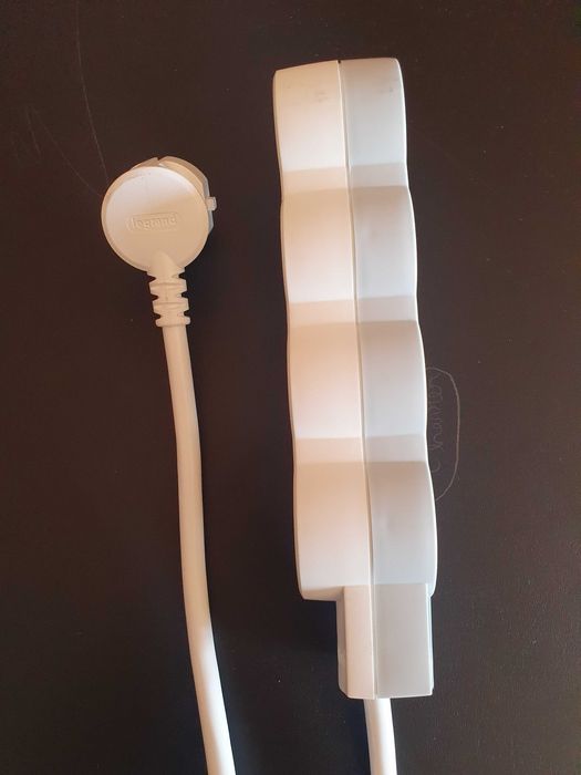 Extensão elétrica LEGRAND 4 tomadas 5 metros