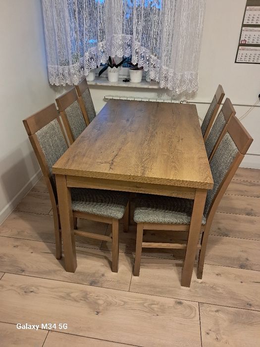 Sprzedam stół z krzesłami