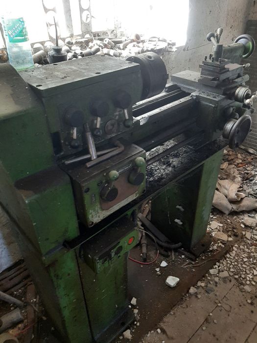 Токарный станок в нормальном рабочем состоянии