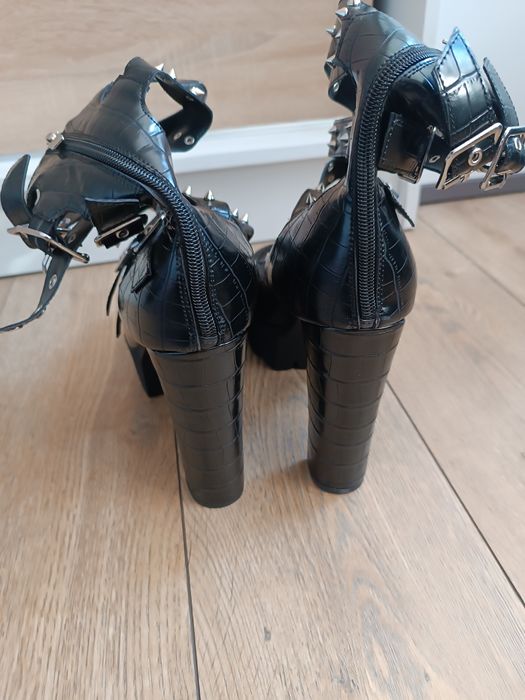 Czarne wysokie gladiaroki na obcasie rozmiar 46