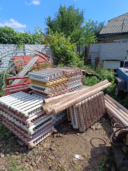 Продам батареи чугунные.