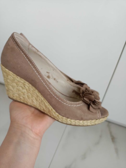 Damskie buty na koturnie r. 36