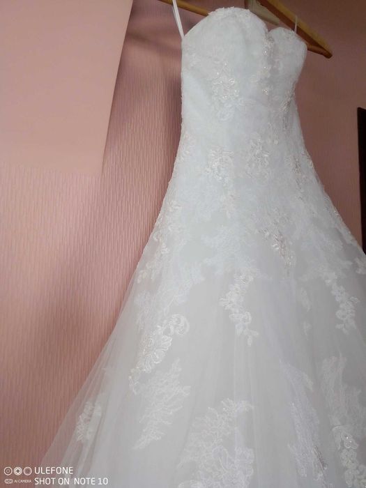 шикарна весільна сукня