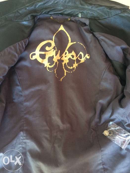Blusão pele Guess a estrear