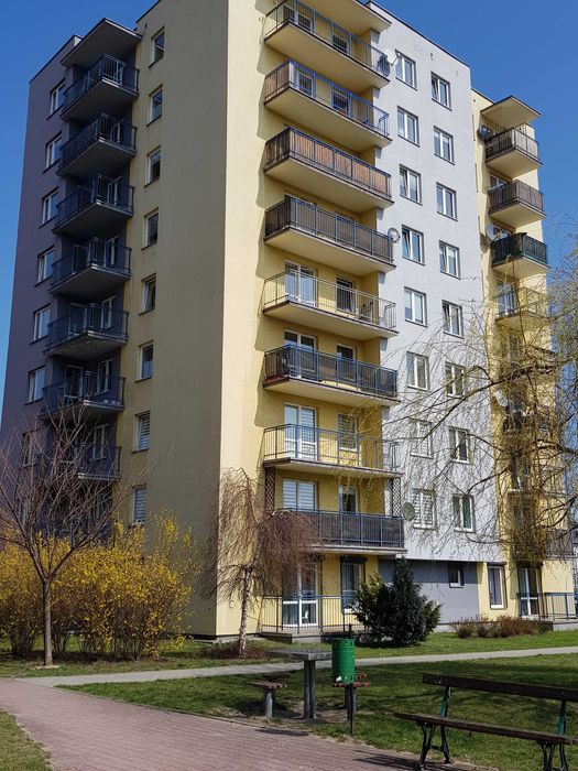 Pokój w trzypokojowym mieszkaniu blisko UE i UŚ