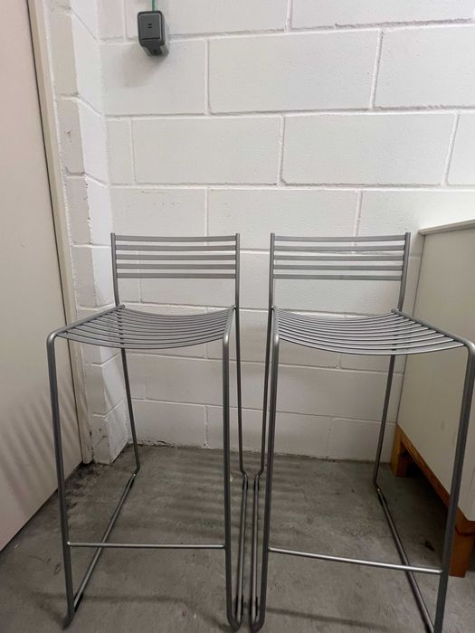 Conjunto de 2 Bancos Altos em Metal - Estilo Moderno/Industrial