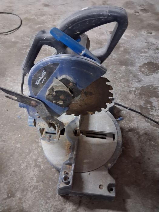 Maquina de cortar madeira