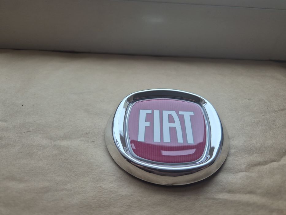 logo emblemat  do Fiata średnicy 8.5cm pasuje na przód i tył