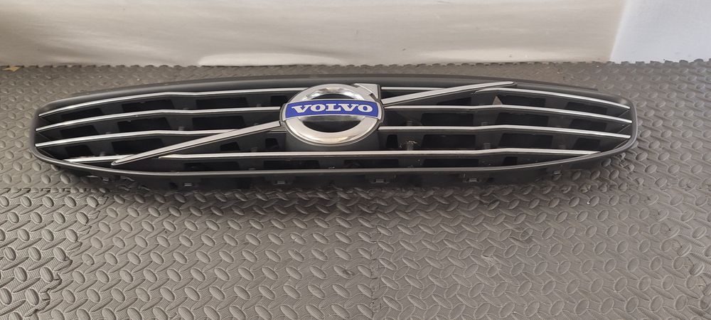 Grill Atrapa Przód Volvo XC60 I Lift 13r-17r Oryginał