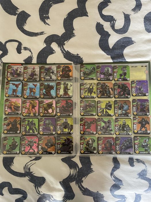 Caderneta Invizimals completa (faltam 5 apenas)!!!‼️