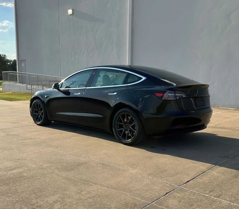 Tesla Model 3 Long Range      2019