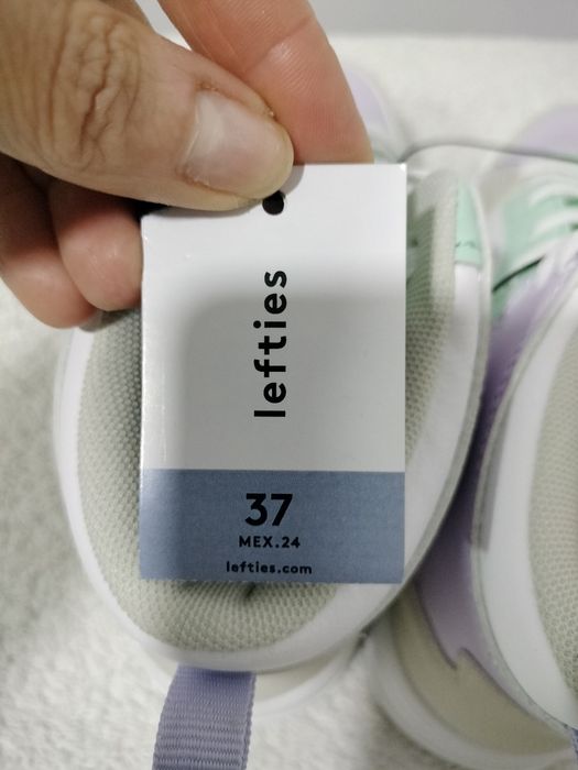 Vende-se tênis novos para mulher da marca Lefties