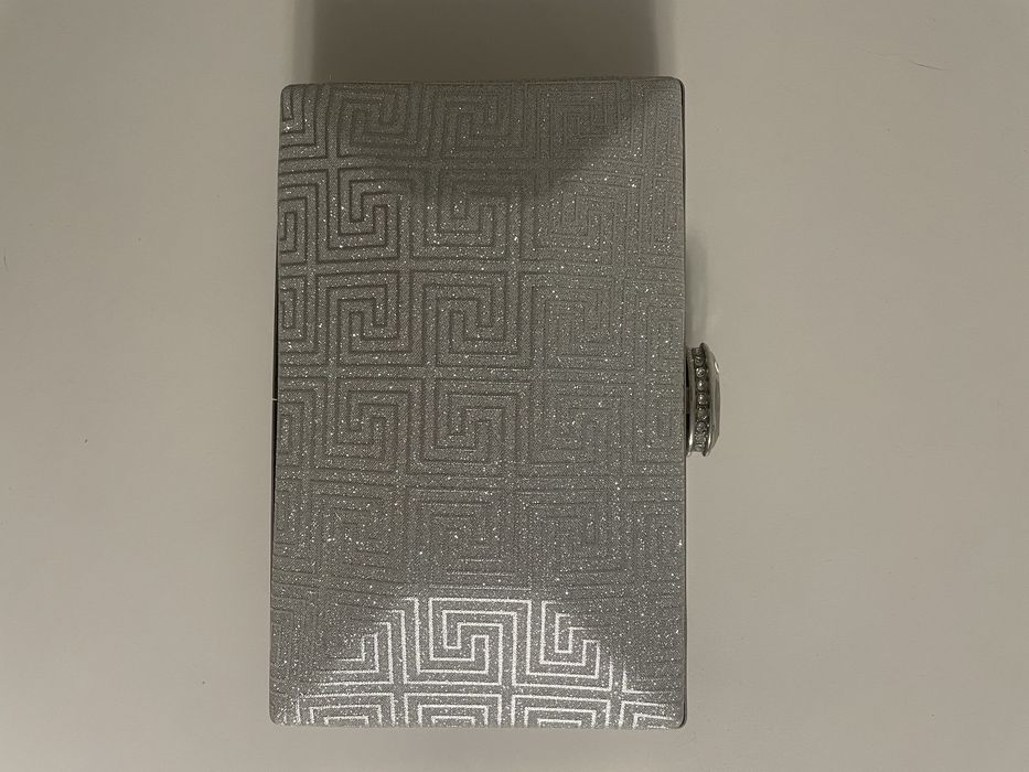 Клатч сріблястий