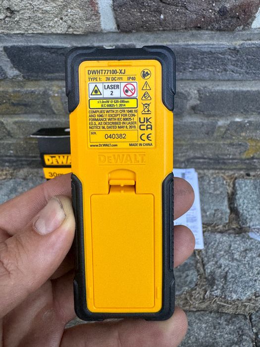 Далекомір лазерний DeWalt
