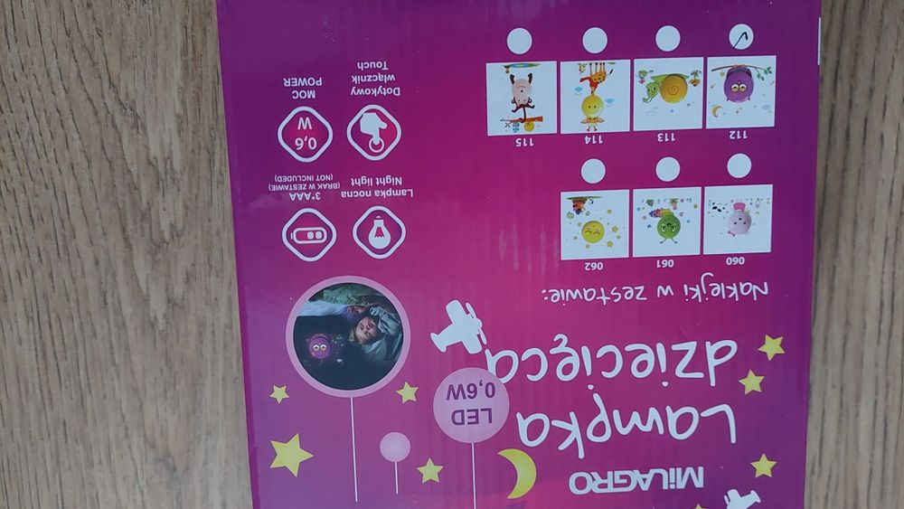 lampka nocna led dla dzieci z naklejkami na ścianę