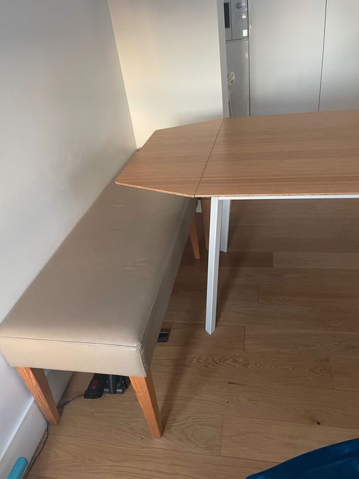 Conjunto mesa e bancos de refeição