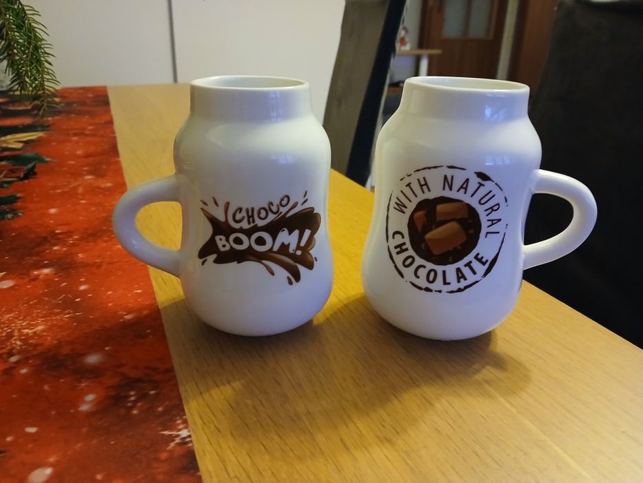 2 kubki do gorącej czekolady