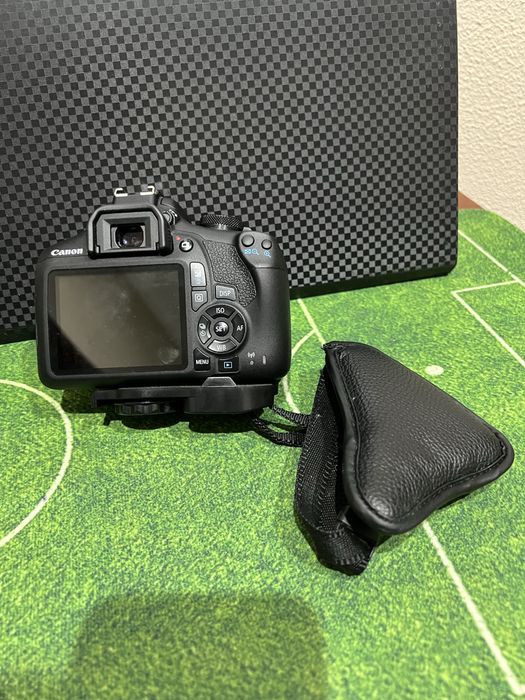 Máquina Fotográfica Canon EOS 2000d