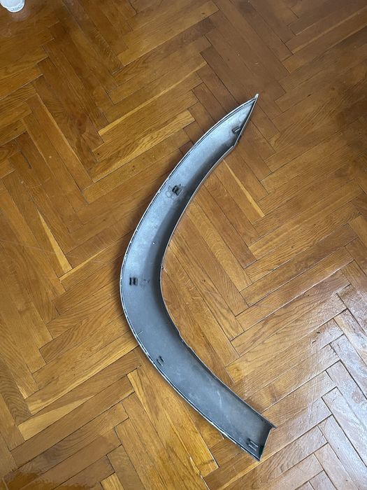 Накладка на переднє ліве крило Toyota RAV4 2002 рік.