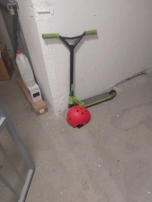 Hulajnoga wyczynowa  i kask