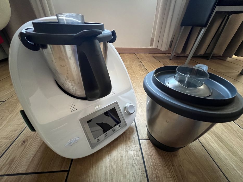 Bimby TM5 c/Cook-Key + 2 copos + 2 livros + avental Bimby