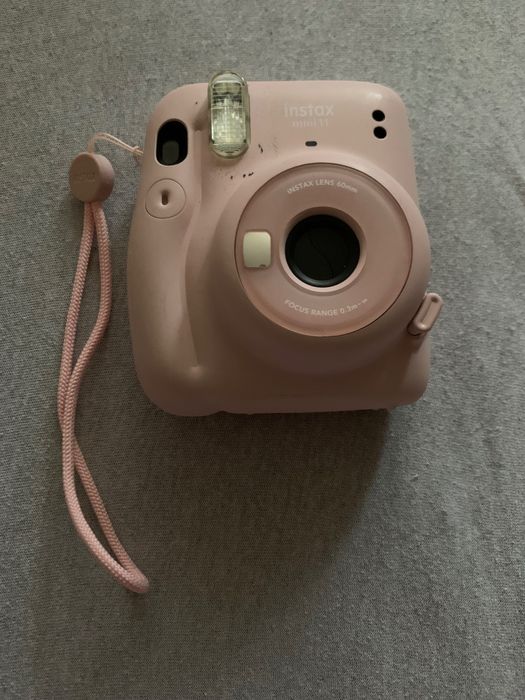 Różowy Instax mini 11