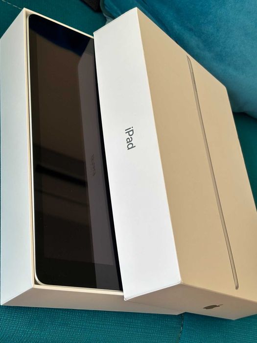 iPad (9.ª Geração) 64GB Wi-Fi - Como Novo (Muito Estimado)