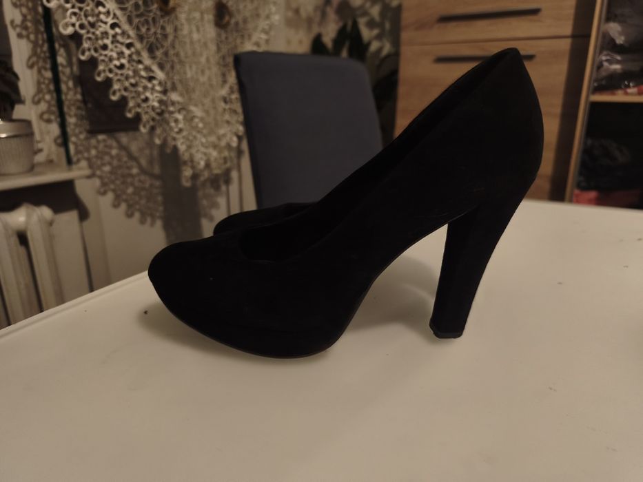 Buty na obcasie.
