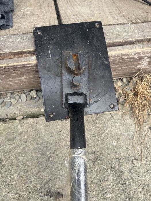 Gietarka do strzemion po jednej budowie