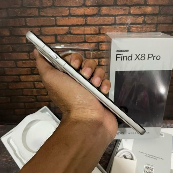 OPPO find x8 pro 16gbs RAM 512 internos