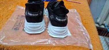 Жіноче взуття.   Дуже зручно