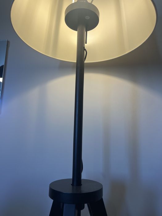 Candeeiro de pé da IKEA, modelo LAUTERS,