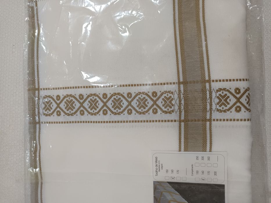 Tablecloth with Pattern64751962353025122