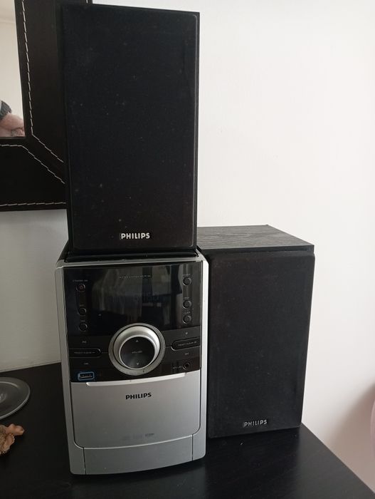 Rádio de CD + USB a funcionar