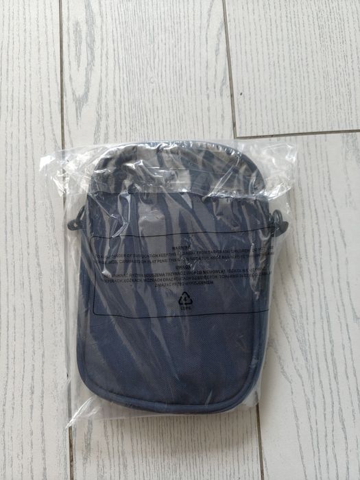 Granatowa saszetka na ramię 4F uniseks 864