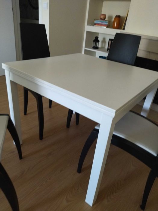 Mesa IKEA branca