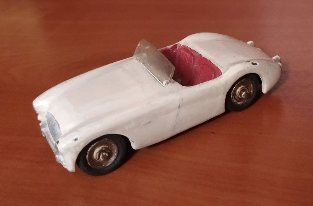 Miniatura antiga - Austin Healey - Dinky Toys Meccano