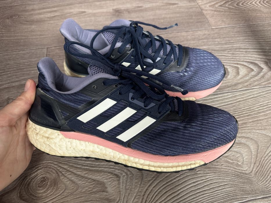 Кросівки adidas , в хорошому стані, розмір 37,5 -38