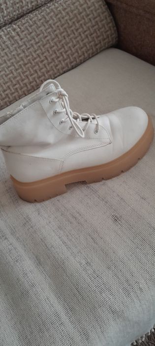 Черевики білі bershka